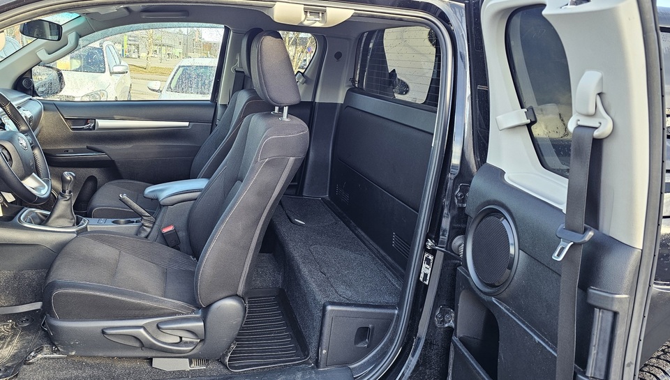 Toyota Hilux vaihtoauto