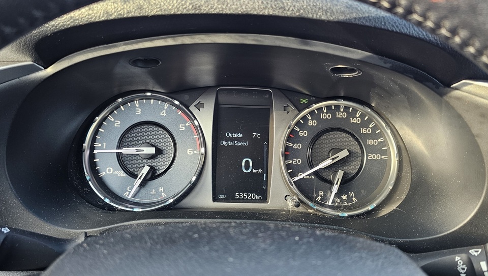 Toyota Hilux vaihtoauto