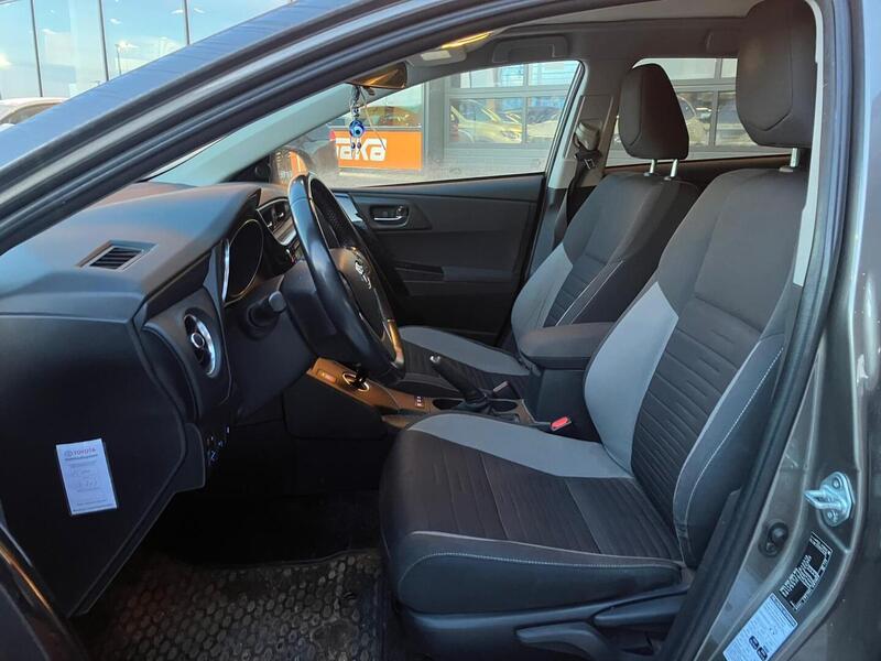 Toyota Auris vaihtoauto