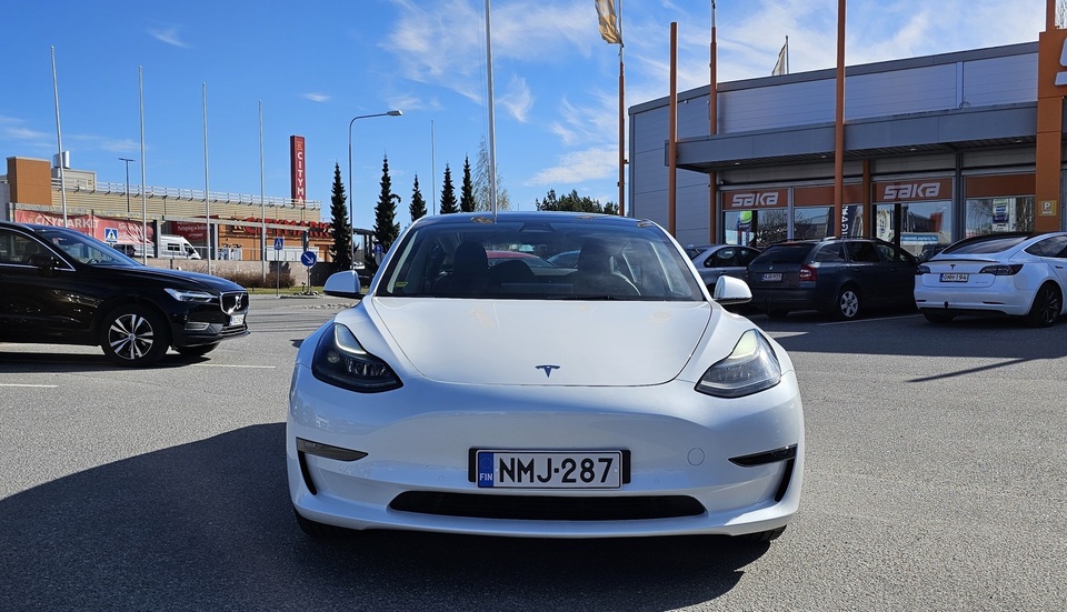 Tesla Model 3 vaihtoauto