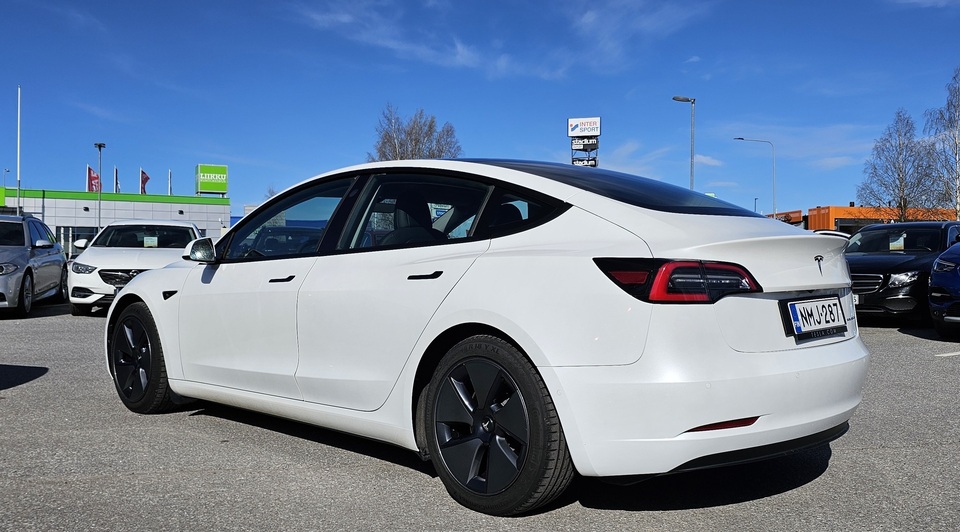Tesla Model 3 vaihtoauto