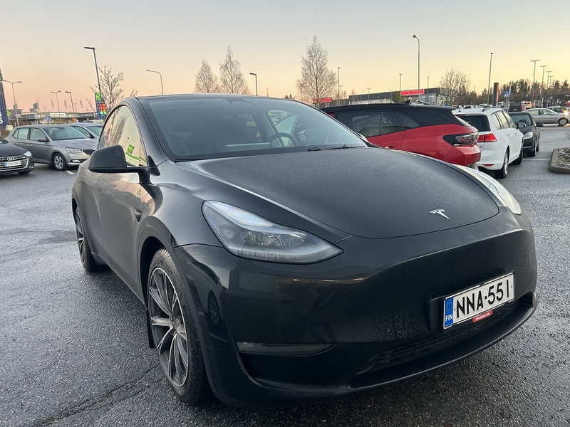 Tesla Model Y vaihtoauto