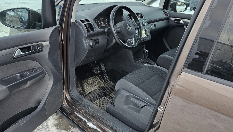 Volkswagen Touran vaihtoauto