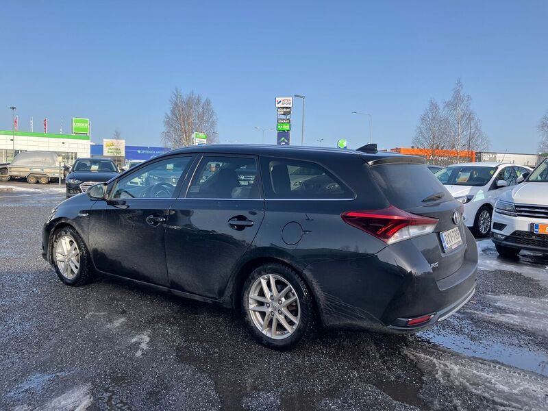 Toyota Auris vaihtoauto