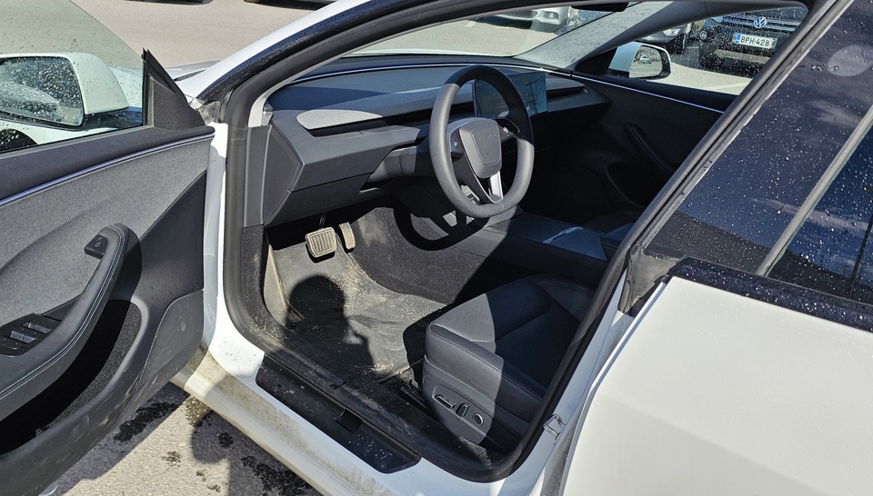 Tesla Model 3 vaihtoauto