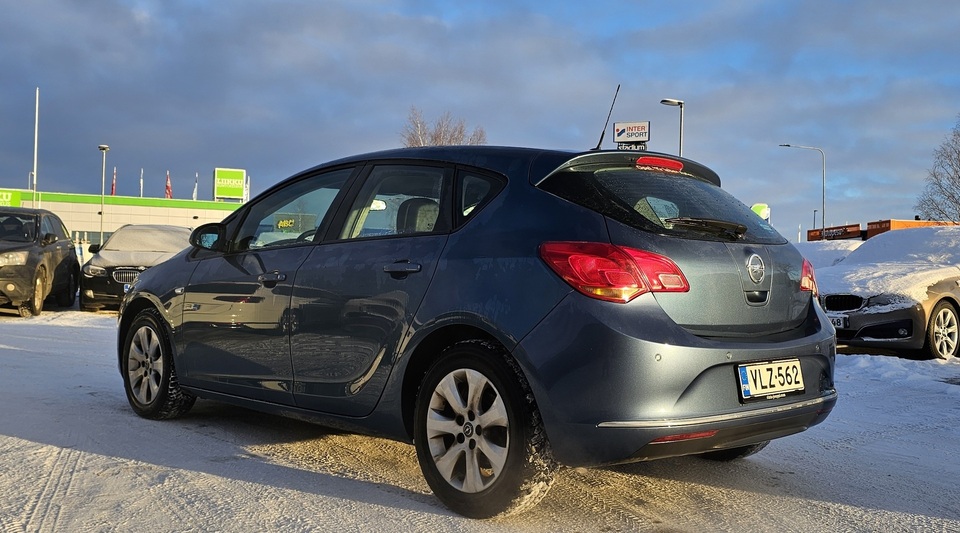 Opel Astra vaihtoauto