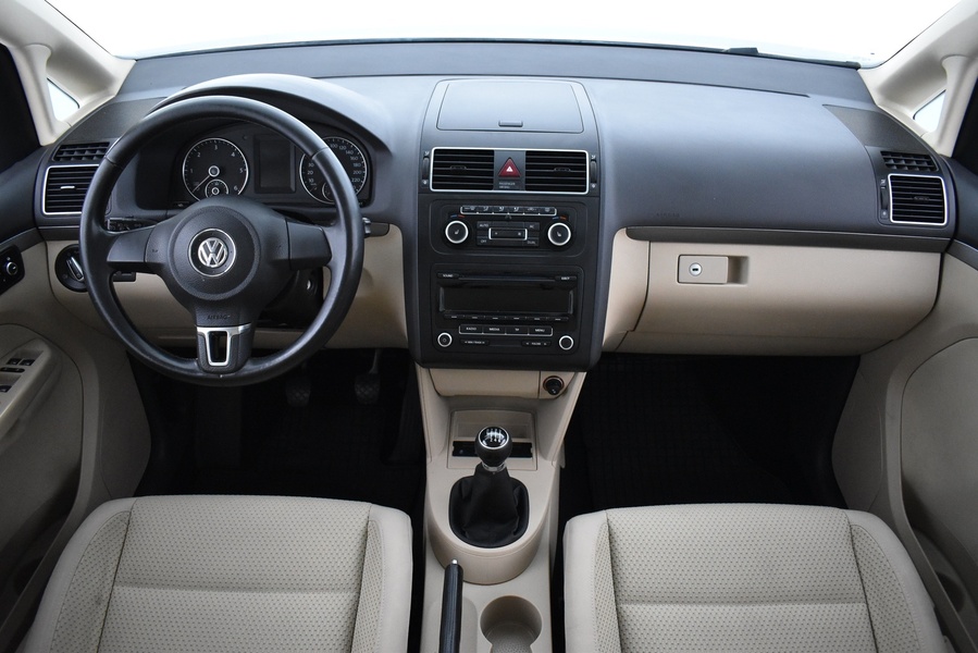 Volkswagen Touran vaihtoauto