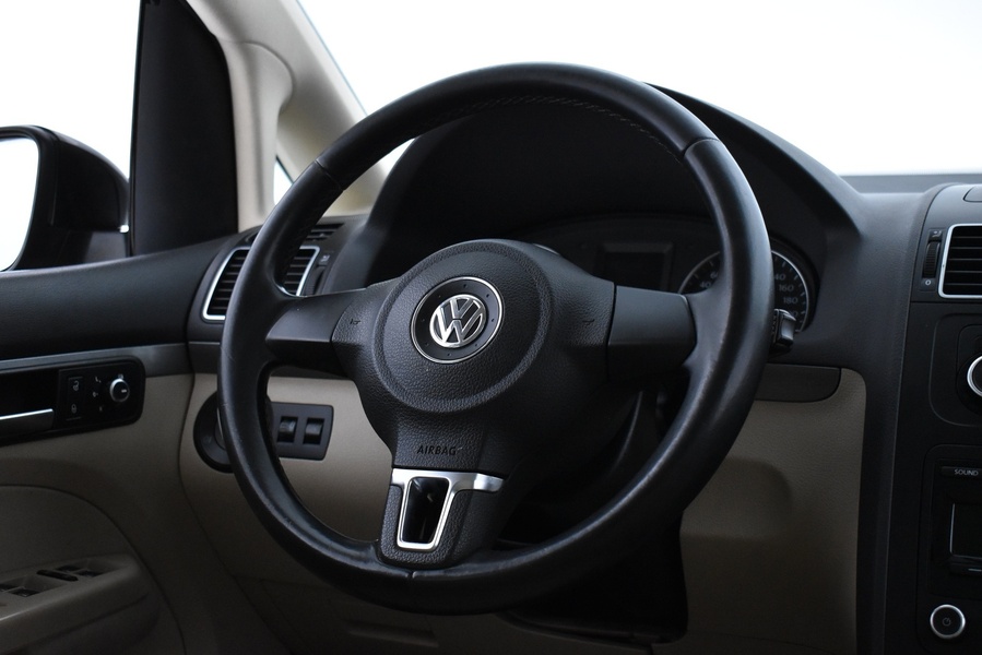 Volkswagen Touran vaihtoauto