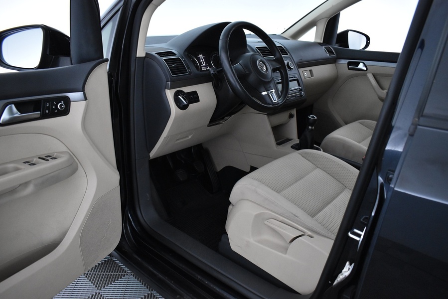 Volkswagen Touran vaihtoauto