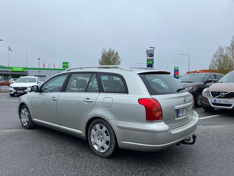 Toyota Avensis vaihtoauto