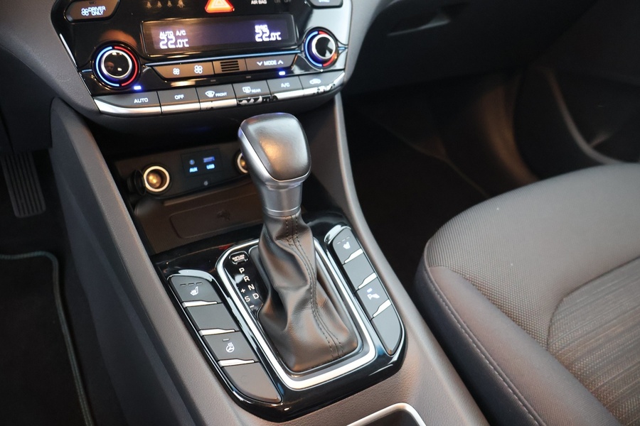 Hyundai IONIQ hybrid vaihtoauto