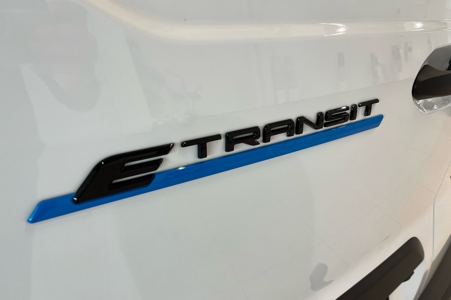 Ford Transit Courier vaihtoauto