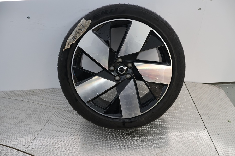 Volvo EX40 vaihtoauto