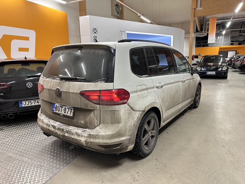 Volkswagen Touran vaihtoauto