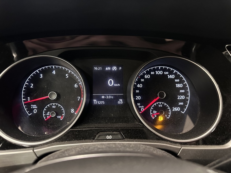 Volkswagen Touran vaihtoauto