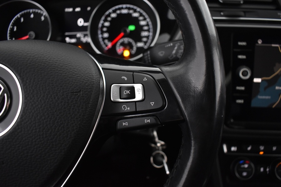 Volkswagen Touran vaihtoauto