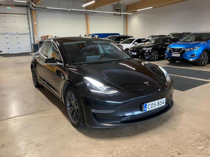 Tesla Model 3 vaihtoauto