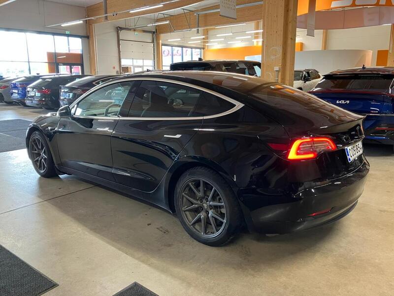 Tesla Model 3 vaihtoauto