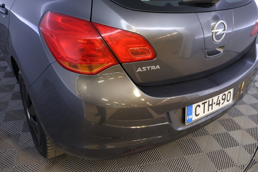 Opel Astra vaihtoauto