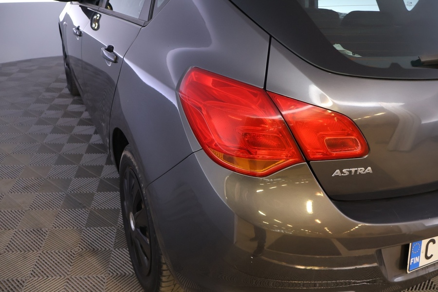 Opel Astra vaihtoauto