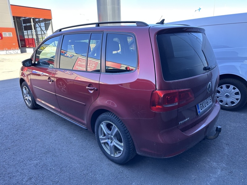 Volkswagen Touran vaihtoauto