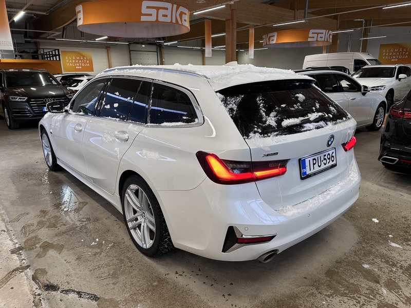BMW 330 vaihtoauto