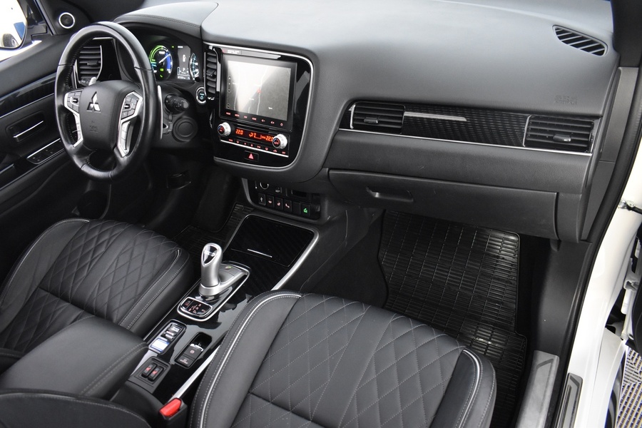 Mitsubishi Outlander PHEV vaihtoauto