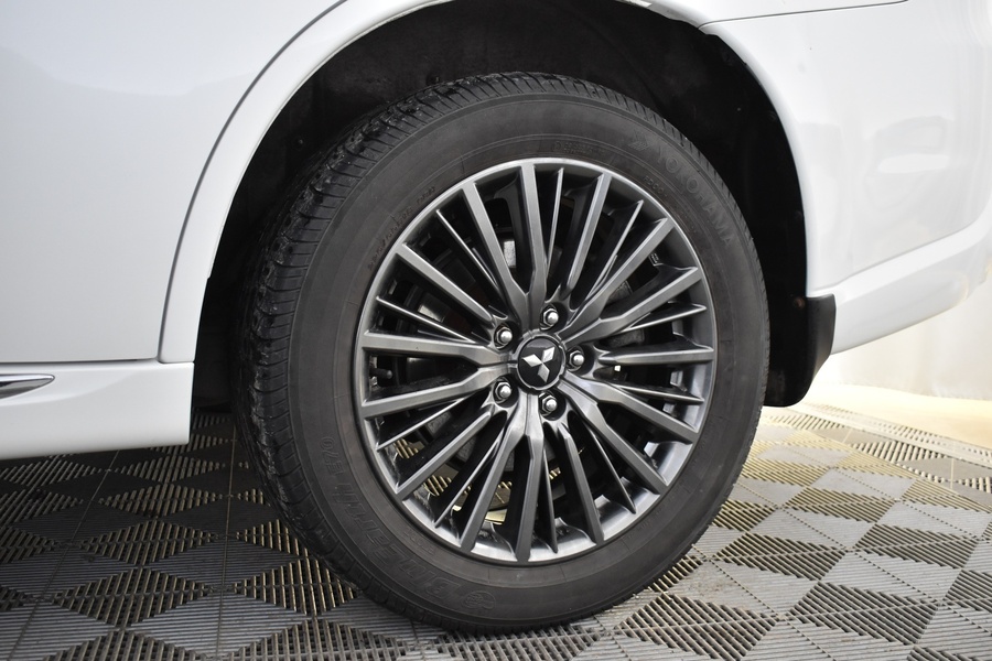 Mitsubishi Outlander PHEV vaihtoauto