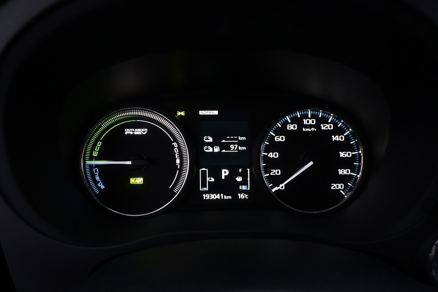 Mitsubishi Outlander PHEV vaihtoauto