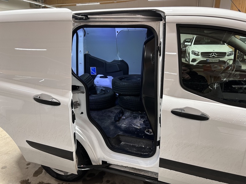 Ford Transit Courier vaihtoauto
