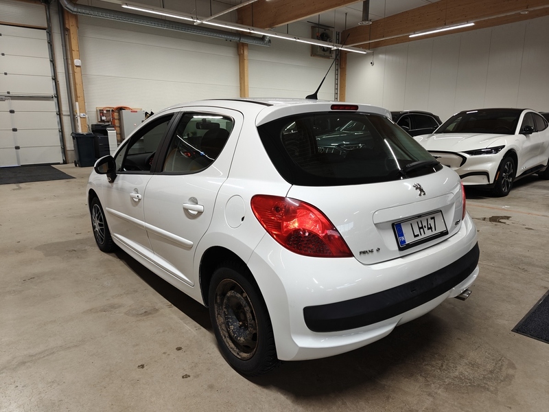 Peugeot 207 vaihtoauto