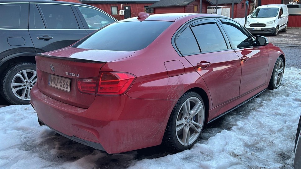 BMW 330 vaihtoauto