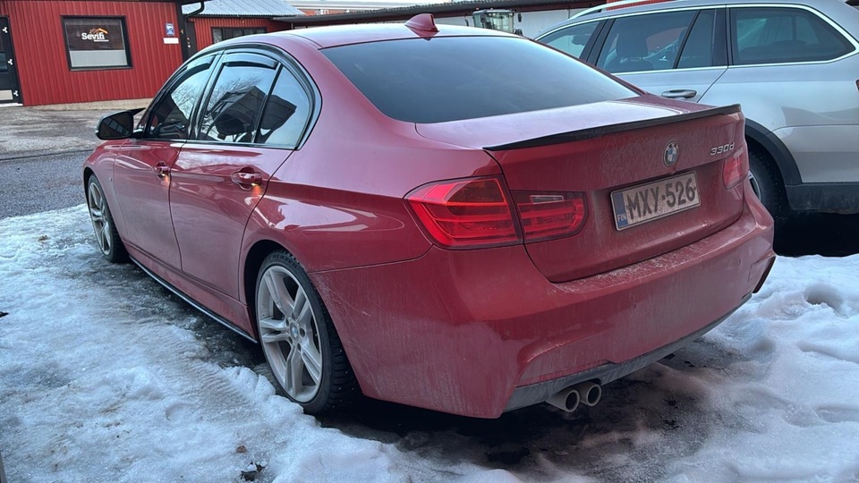 BMW 330 vaihtoauto