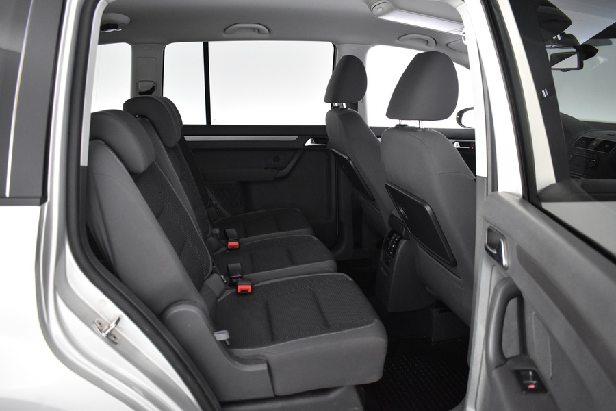 Volkswagen Touran vaihtoauto