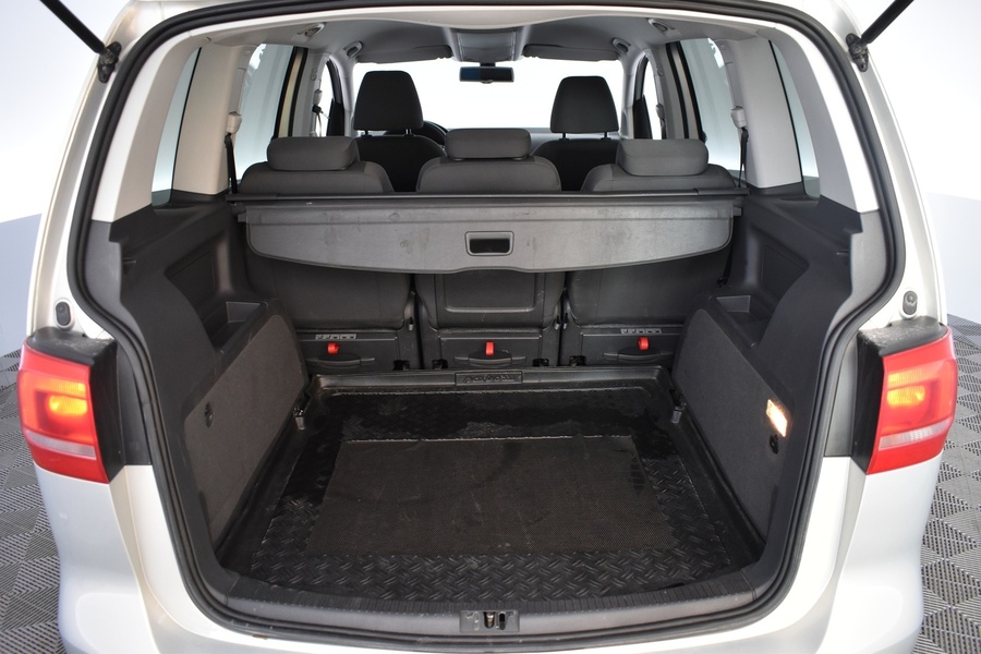 Volkswagen Touran vaihtoauto