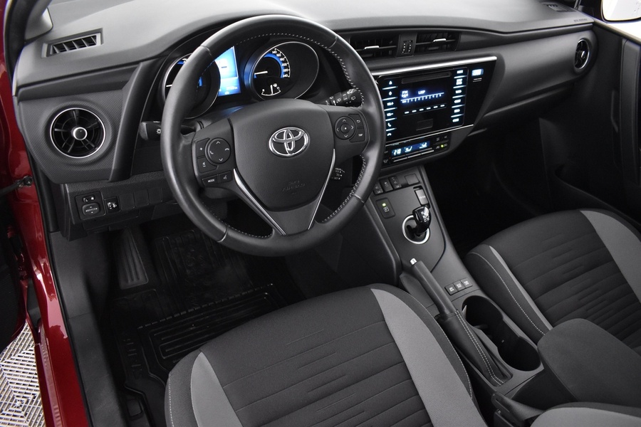 Toyota Auris vaihtoauto