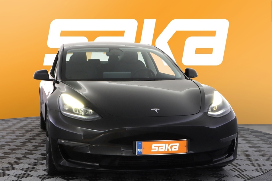 Tesla Model 3 vaihtoauto