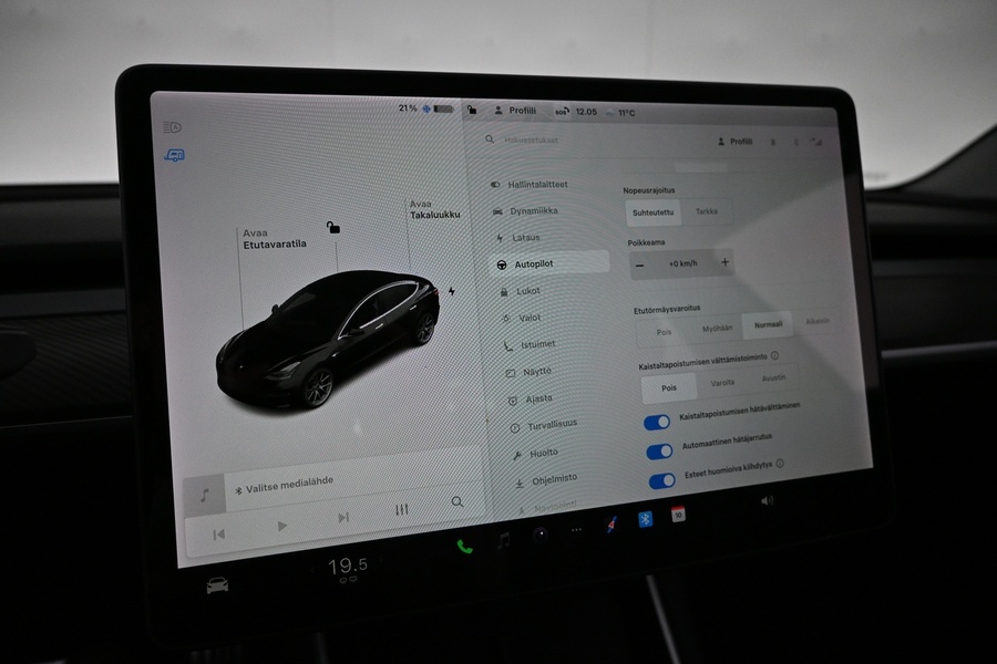Tesla Model 3 vaihtoauto