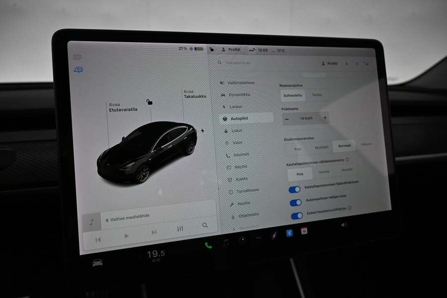 Tesla Model 3 vaihtoauto