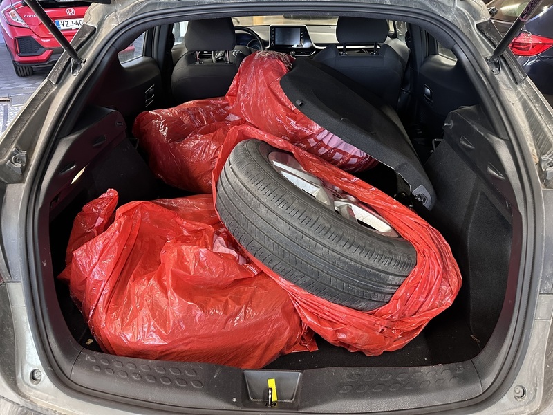 Toyota C-HR vaihtoauto