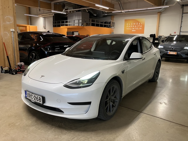 Tesla Model 3 vaihtoauto