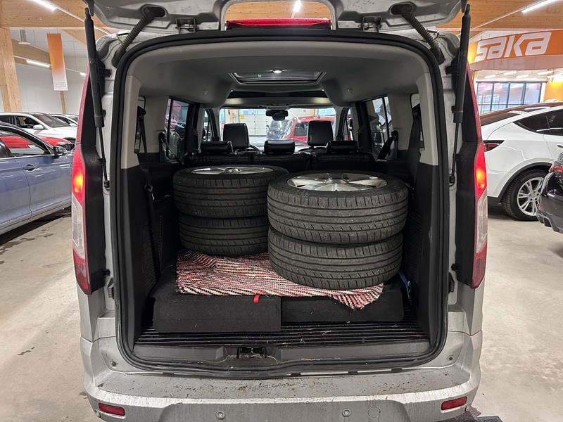 Ford Grand Tourneo Connect vaihtoauto