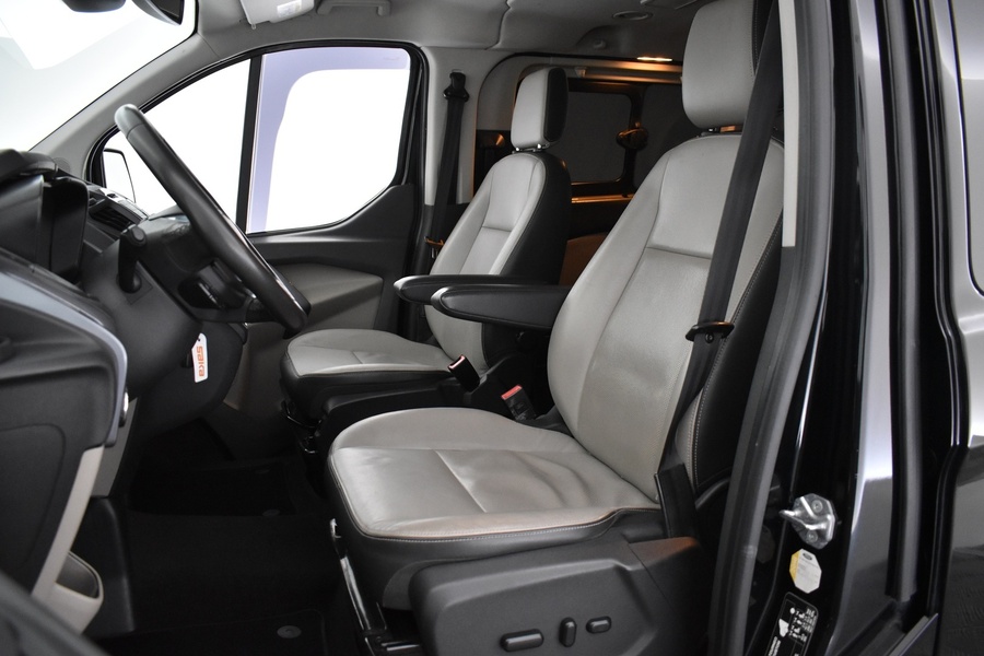 Ford Tourneo Custom vaihtoauto