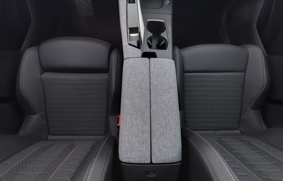 Peugeot E-3008 vaihtoauto