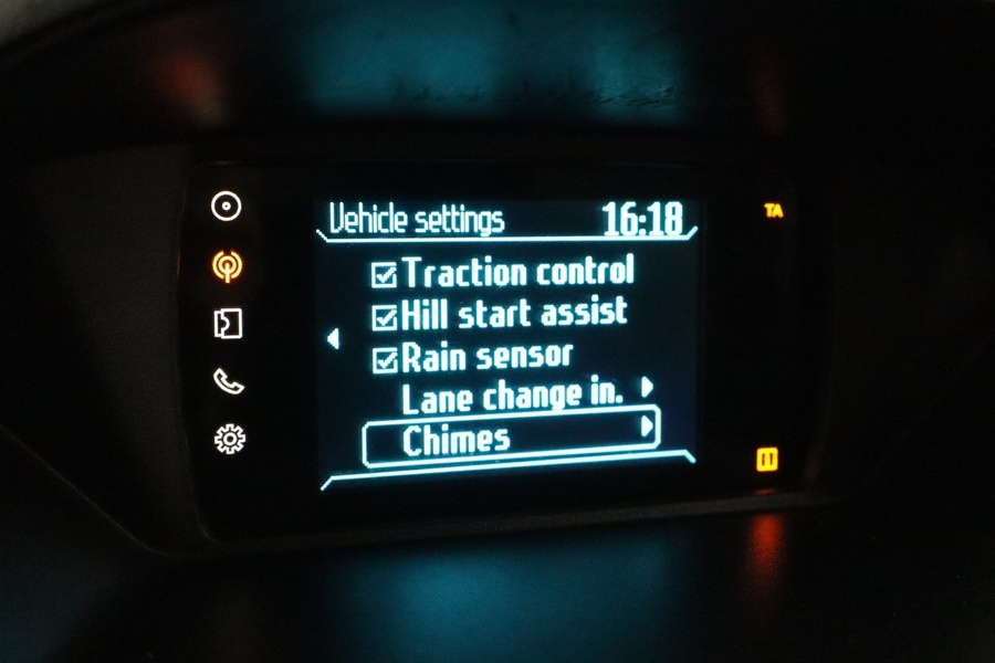 Ford Transit Courier vaihtoauto