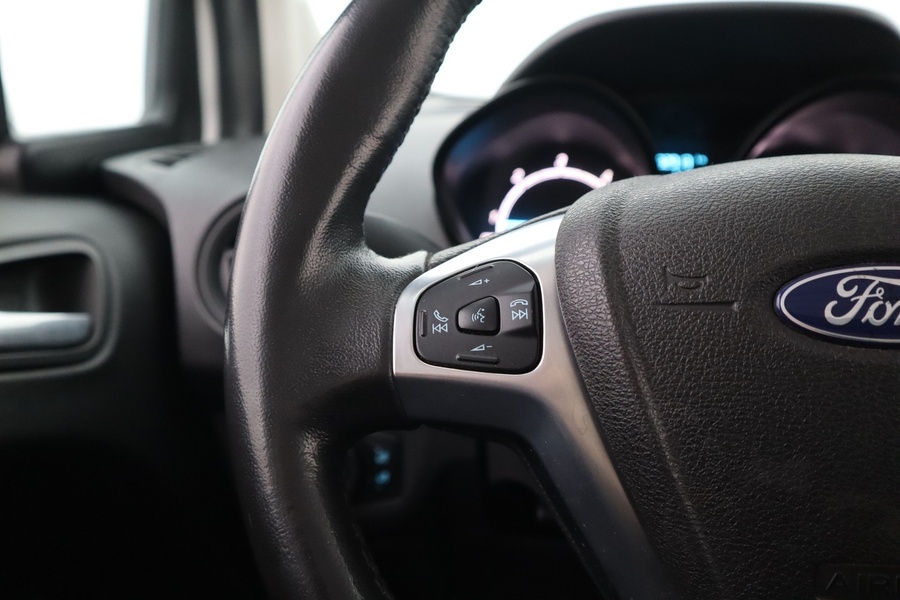 Ford Transit Courier vaihtoauto