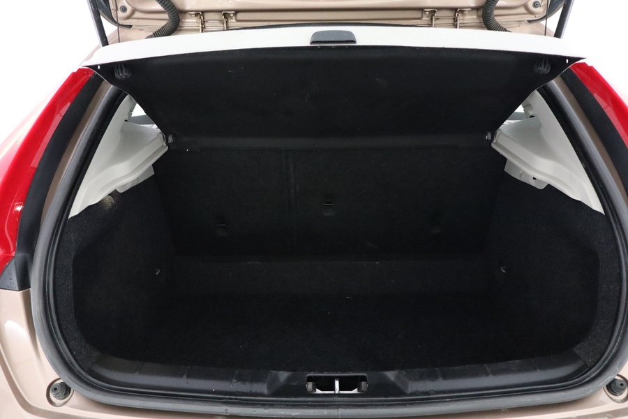 Volvo V40 Cross Country vaihtoauto
