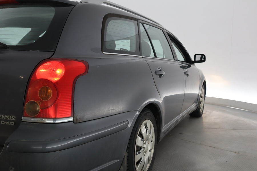 Toyota Avensis vaihtoauto