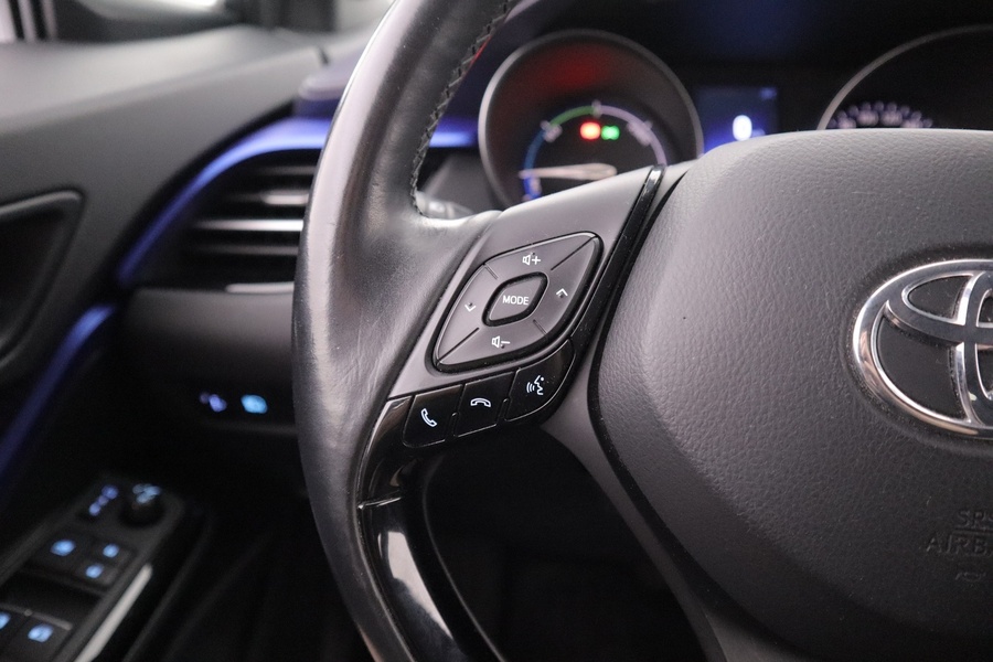 Toyota C-HR vaihtoauto