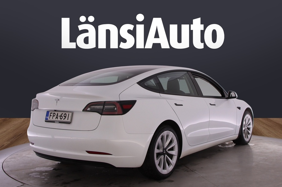 Tesla Model 3 vaihtoauto